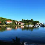 Spacious House In With Sea View * Lukoran