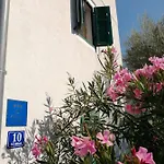 Spacious House In With Sea View