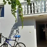 Spacious House In With Sea View * Lukoran
