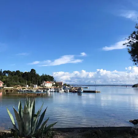 Spacious House In With Sea View Lukoran