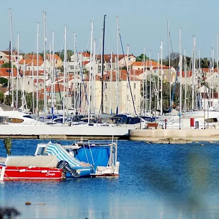 Spacious House In With Sea View Lukoran