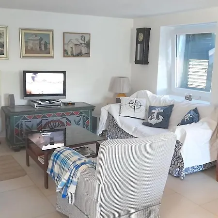 Spacious House In With Sea View *