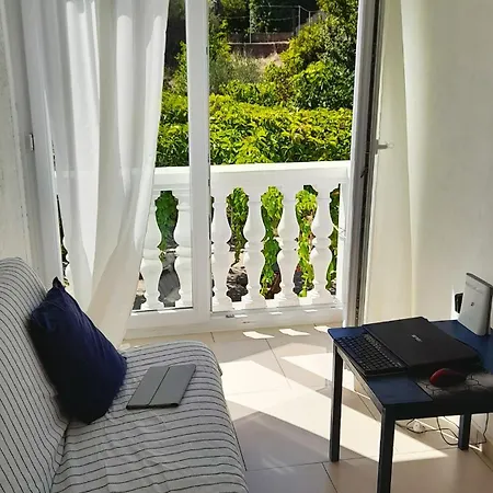 Spacious House In With Sea View Lukoran