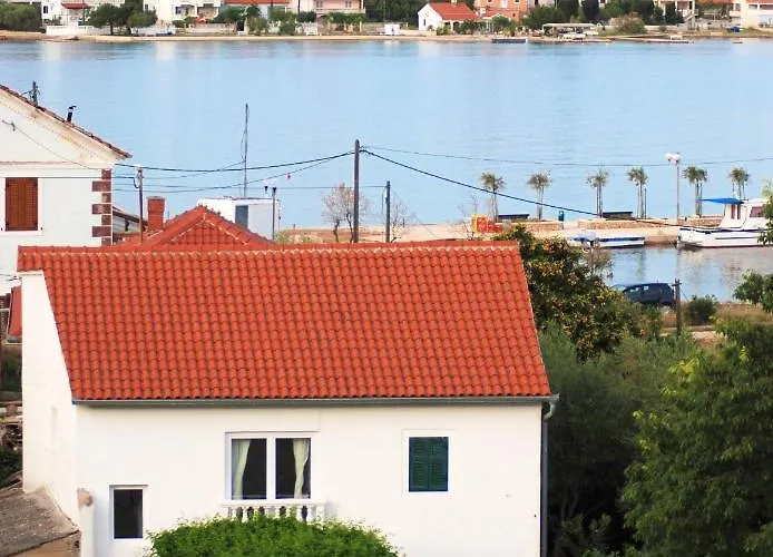 Spacious House In With Sea View Feriehus