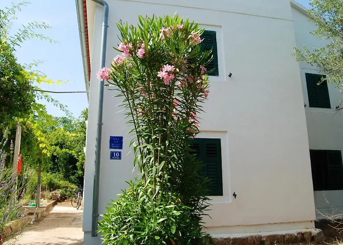 Spacious House In With Sea View * Lukoran
