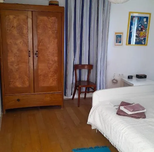 Spacious House In With Sea View 펜션 Lukoran