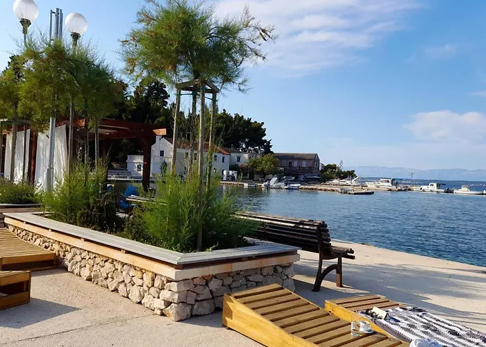 Spacious House In With Sea View Feriehus Lukoran