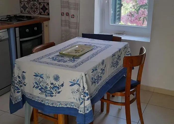 Spacious House In With Sea View *