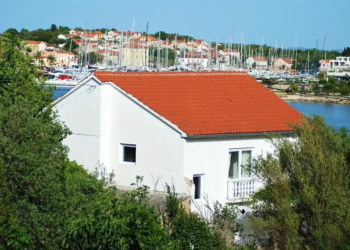 펜션 Spacious House In With Sea View Lukoran