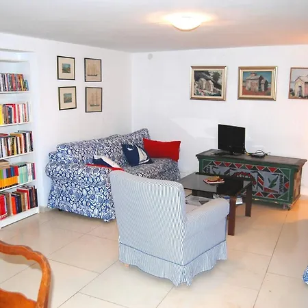 Spacious House In With Sea View Lukoran