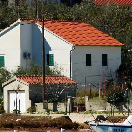 Spacious House In With Sea View