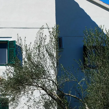 Spacious House In With Sea View Hébergement de vacances Lukoran