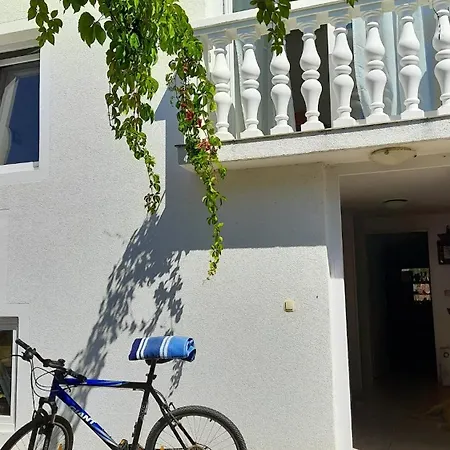 Spacious House In With Sea View * Lukoran