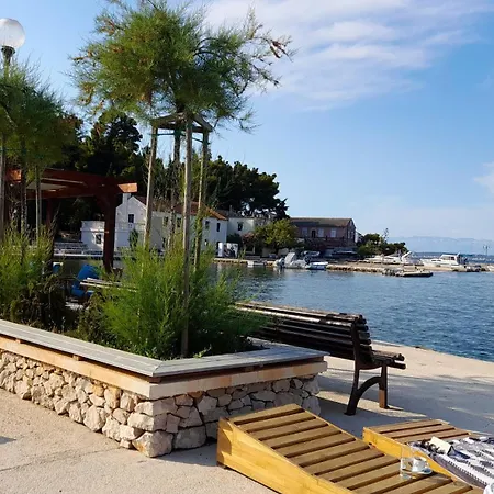 Spacious House In With Sea View Hébergement de vacances Lukoran