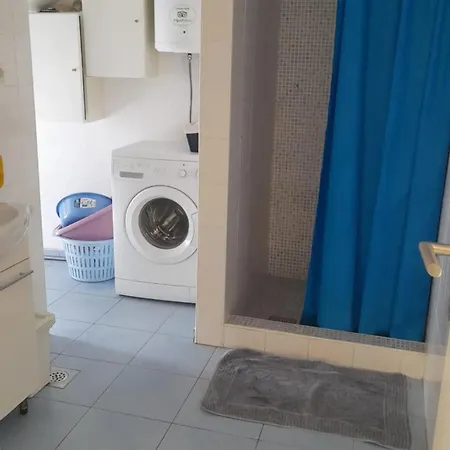 Spacious House In With Sea View Hébergement de vacances Lukoran