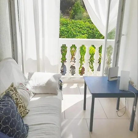 Spacious House In With Sea View Hébergement de vacances Lukoran