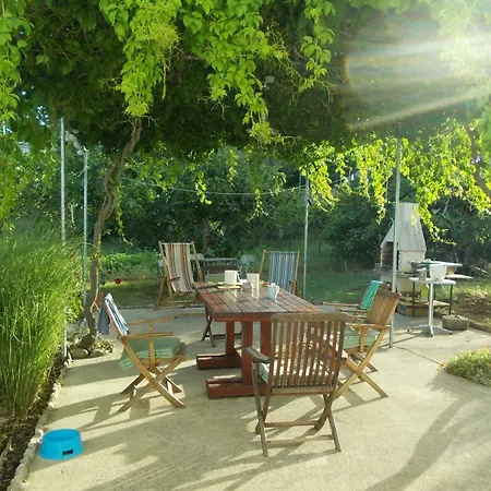 Сasa de vacaciones Spacious House In With Sea View Lukoran
