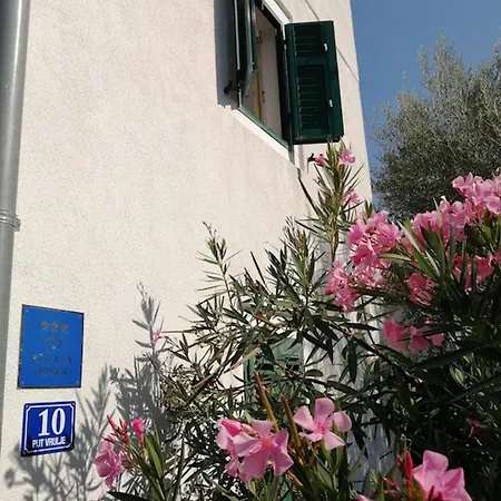 Spacious House In With Sea View *