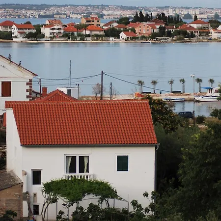 Spacious House In With Sea View *