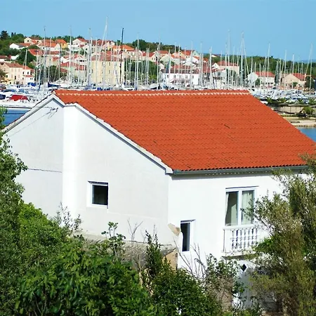 Hébergement de vacances Spacious House In With Sea View Lukoran