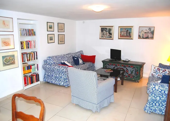 Spacious House In With Sea View Lukoran