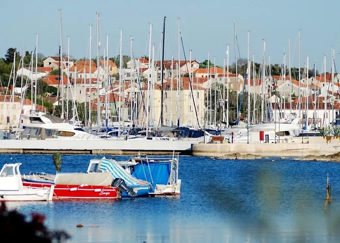 Spacious House In With Sea View Lukoran